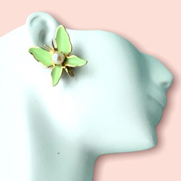 Vintage green enamel pearl gold plated Butterfly clip earrings - Picture 2 of 9